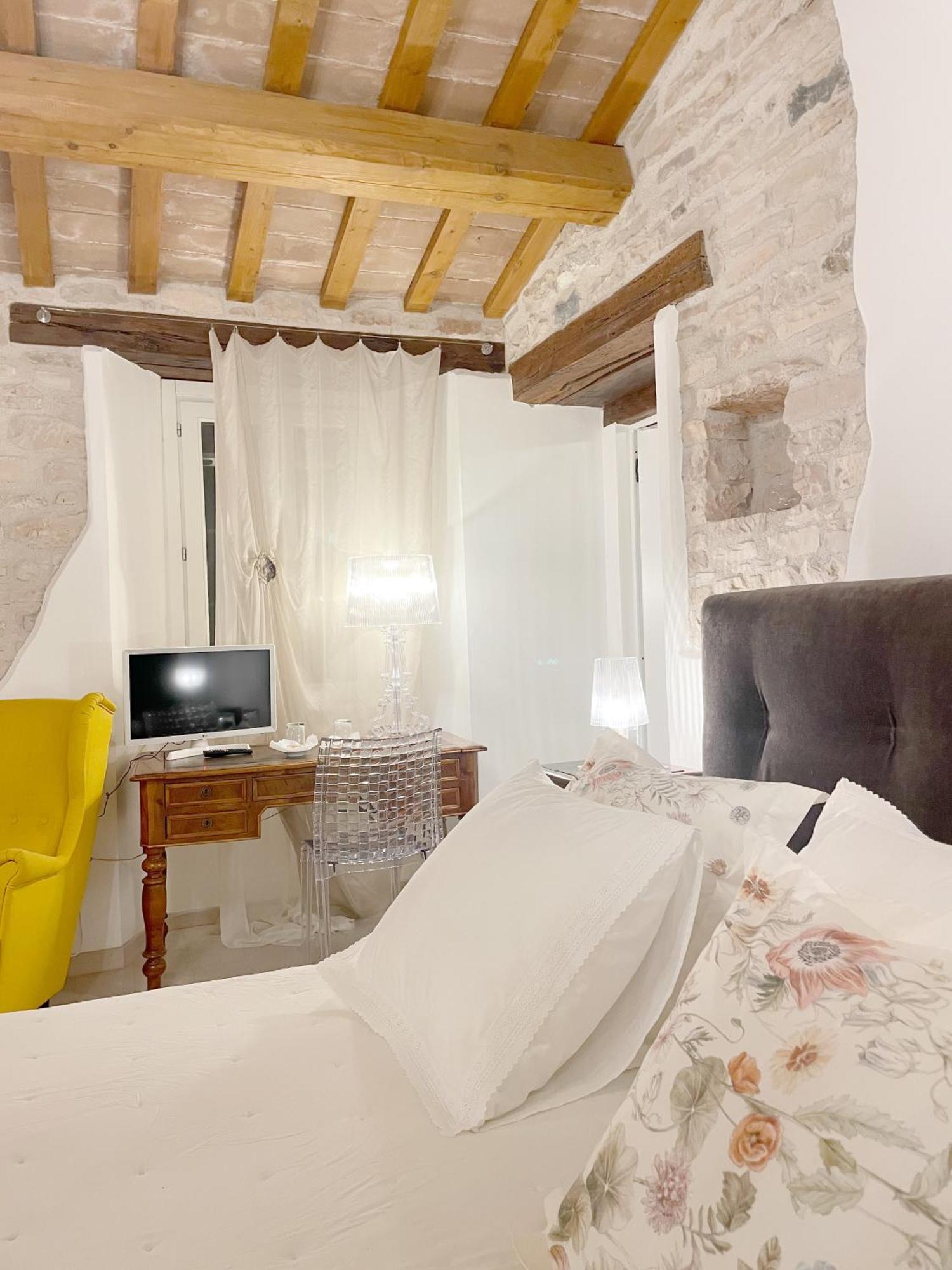Agriturismo "Le Cannelle" Spa & Day Wellness Villa ฟอสซอมโบรเน ภายนอก รูปภาพ